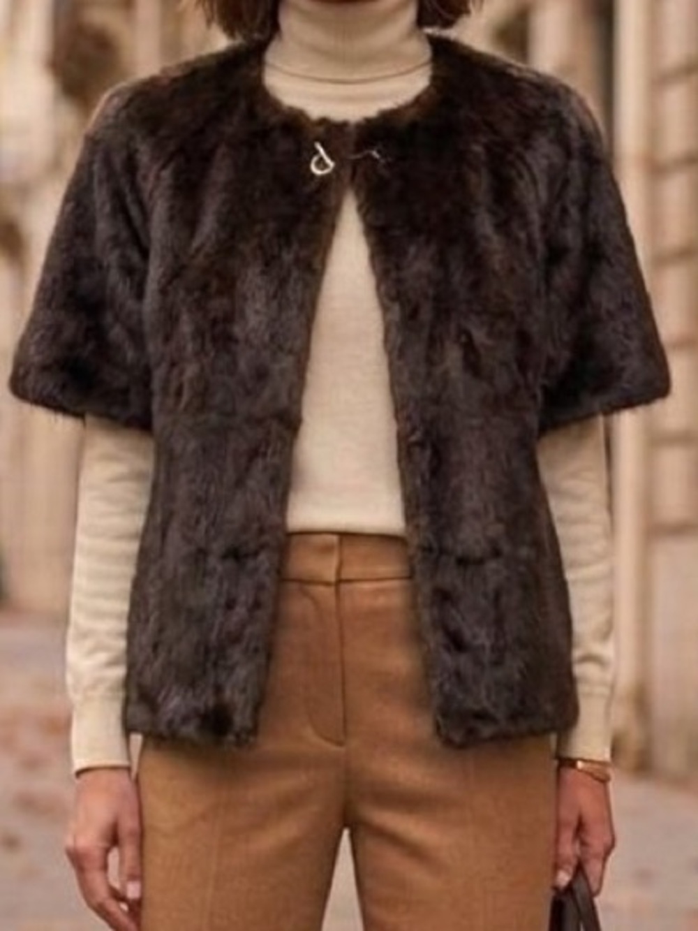 Chico's Jacket Faux Fur & Quilted Mixed Media Capelet Size 0 (Small / US 4-6)